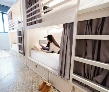 FEMALE DORM, 8 BEDS
