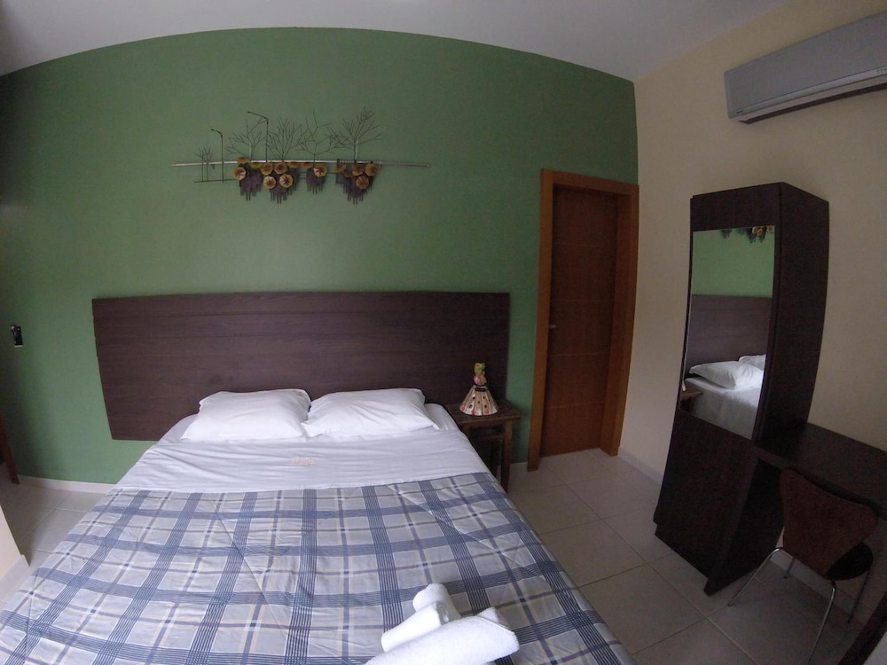 HOLA HOTEL 8/23