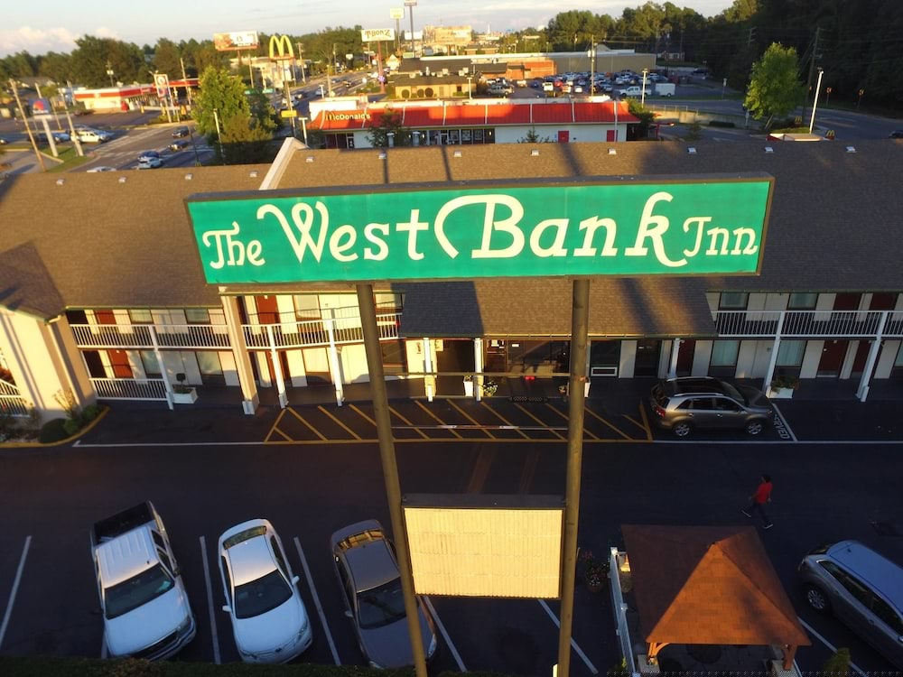 West Bank Inn 3/60