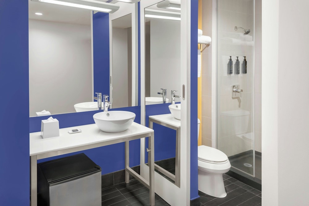 Aloft New York Brooklyn 46/48