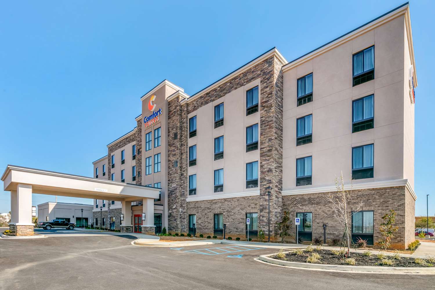 Comfort Suites North Tupelo, MS 34/36