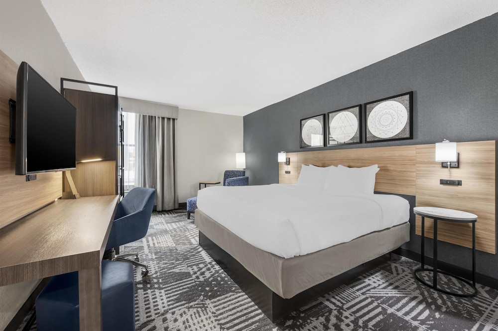 غرفة قياسية بسرير كينج، Best Western Plus Indianapolis NW Hotel 2/10