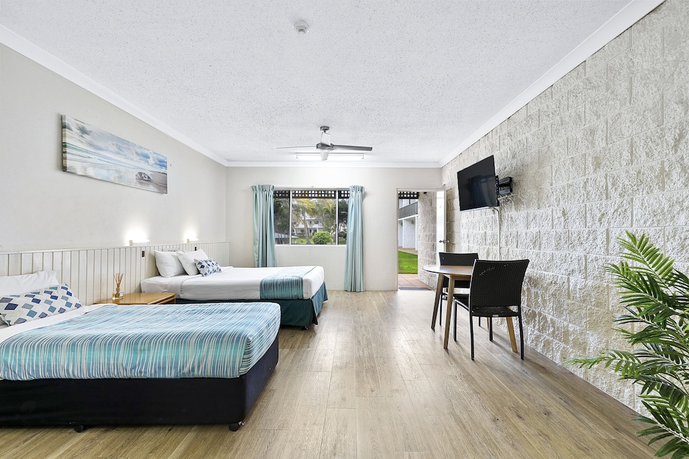 K Gari Beach Resort 18/50