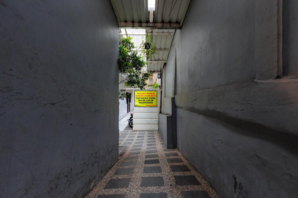 RedDoorz Plus near Malang Town Square 42/50