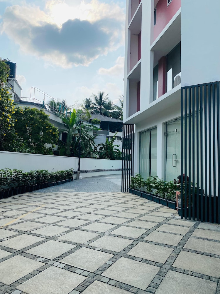 The Habitat Suites 48/50