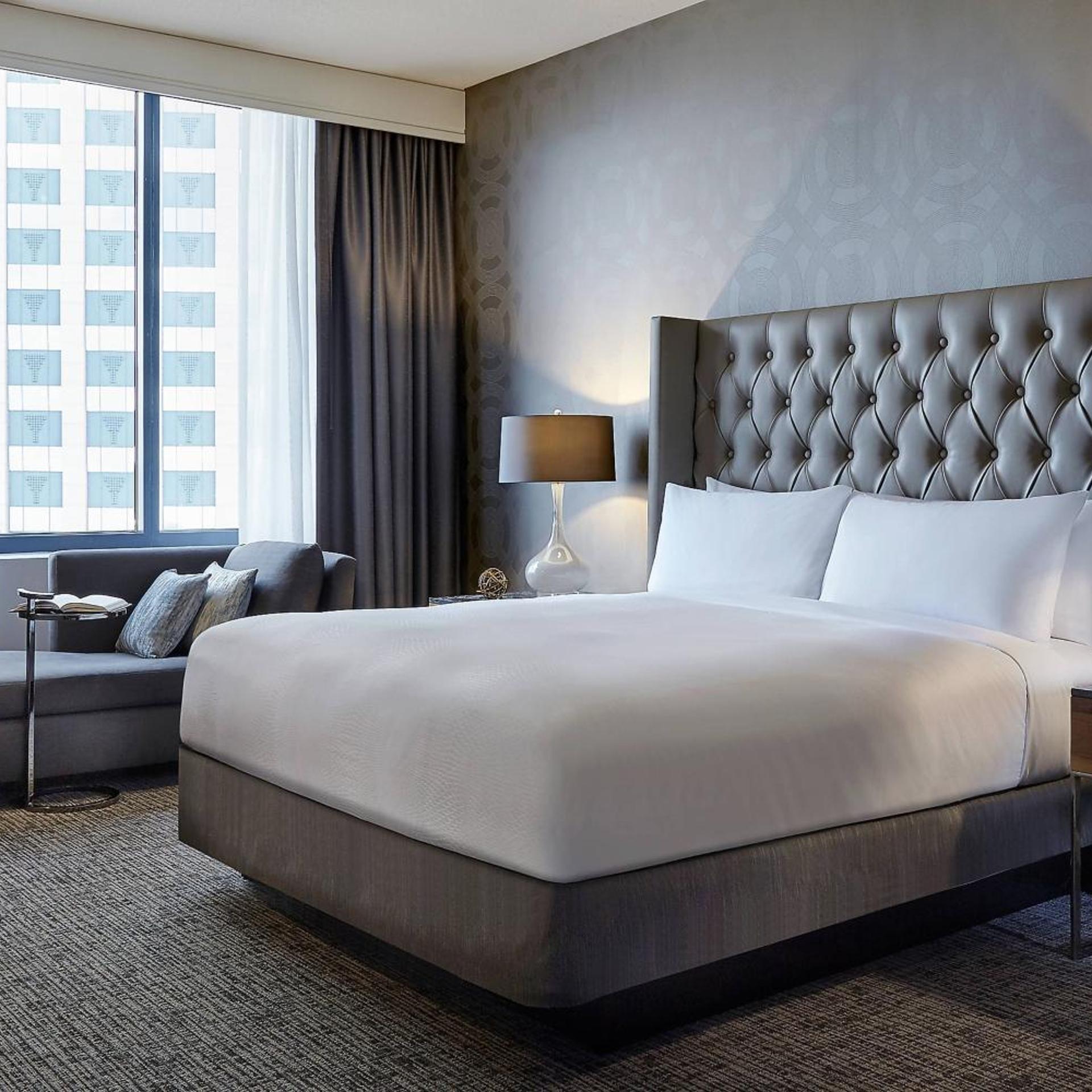 1 Bedroom, Bi Level, Suite, King Bed, City View, High Floor