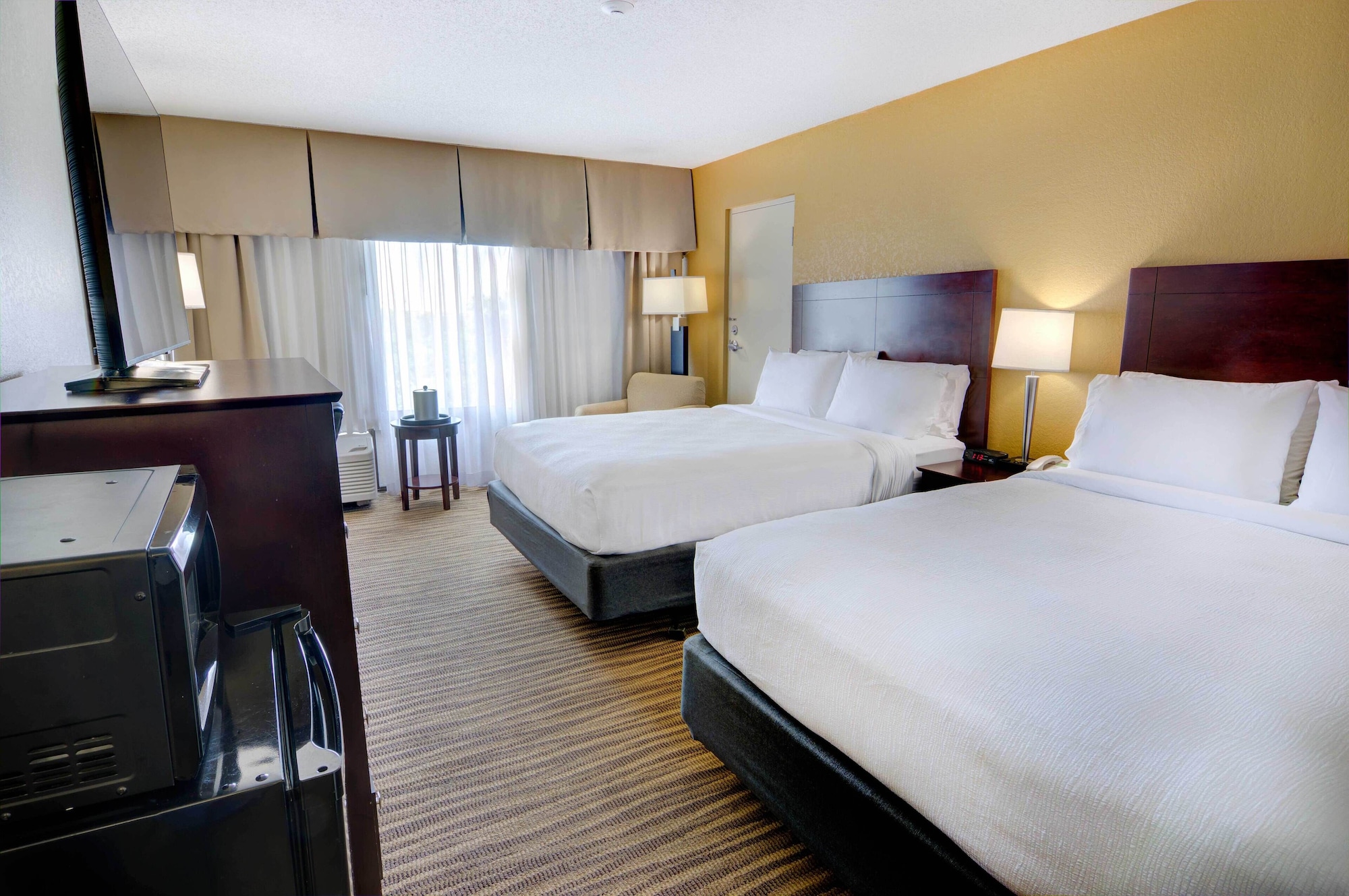 PREMIUM, 2 QUEEN BEDS
