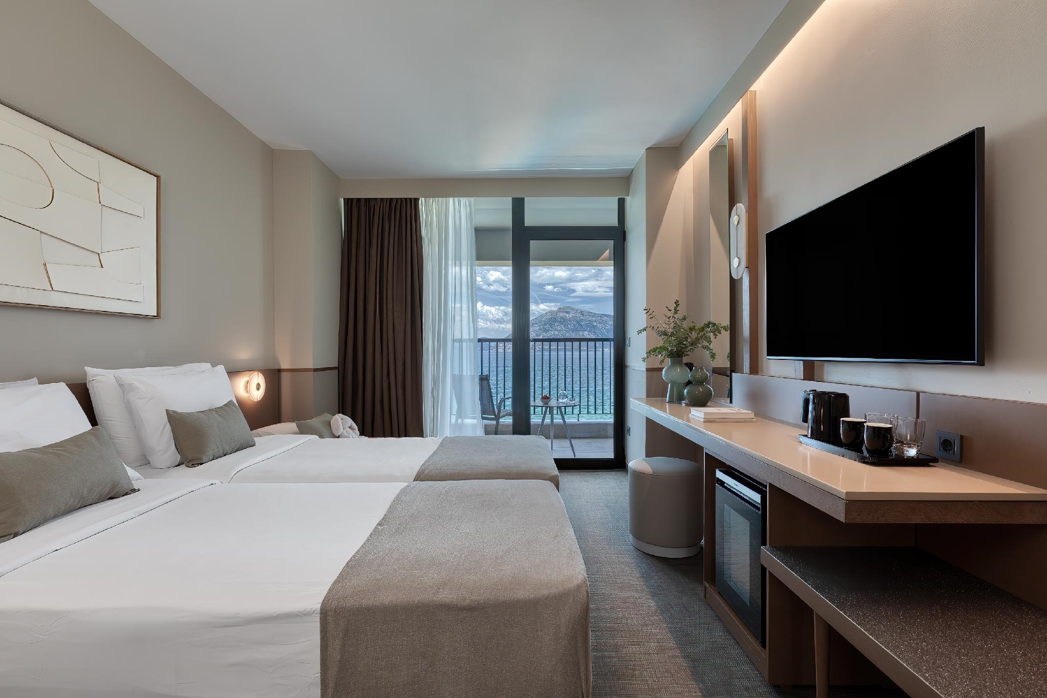 غرفة بثلاثة أسرّة، Achaia Beach Hotel, Vassilicos House of Hospitality 2/2