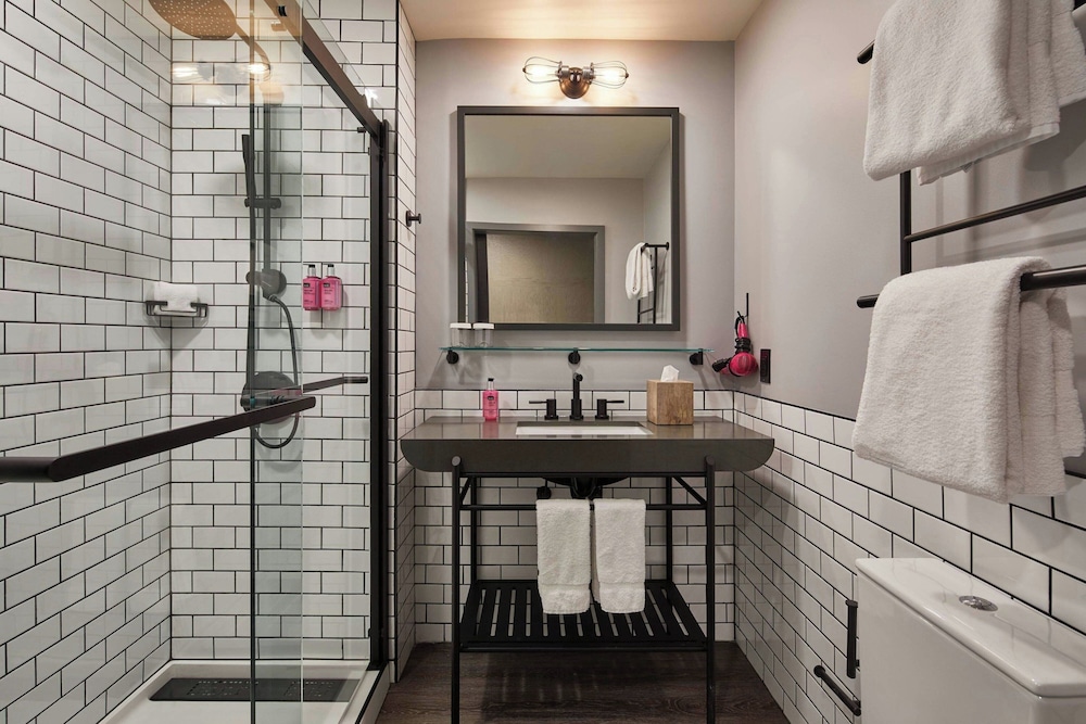 Moxy Dublin Docklands 46/48