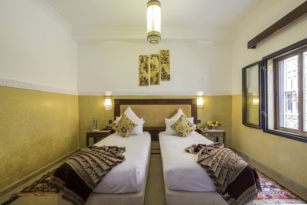 ROOM, QUADRUPLE