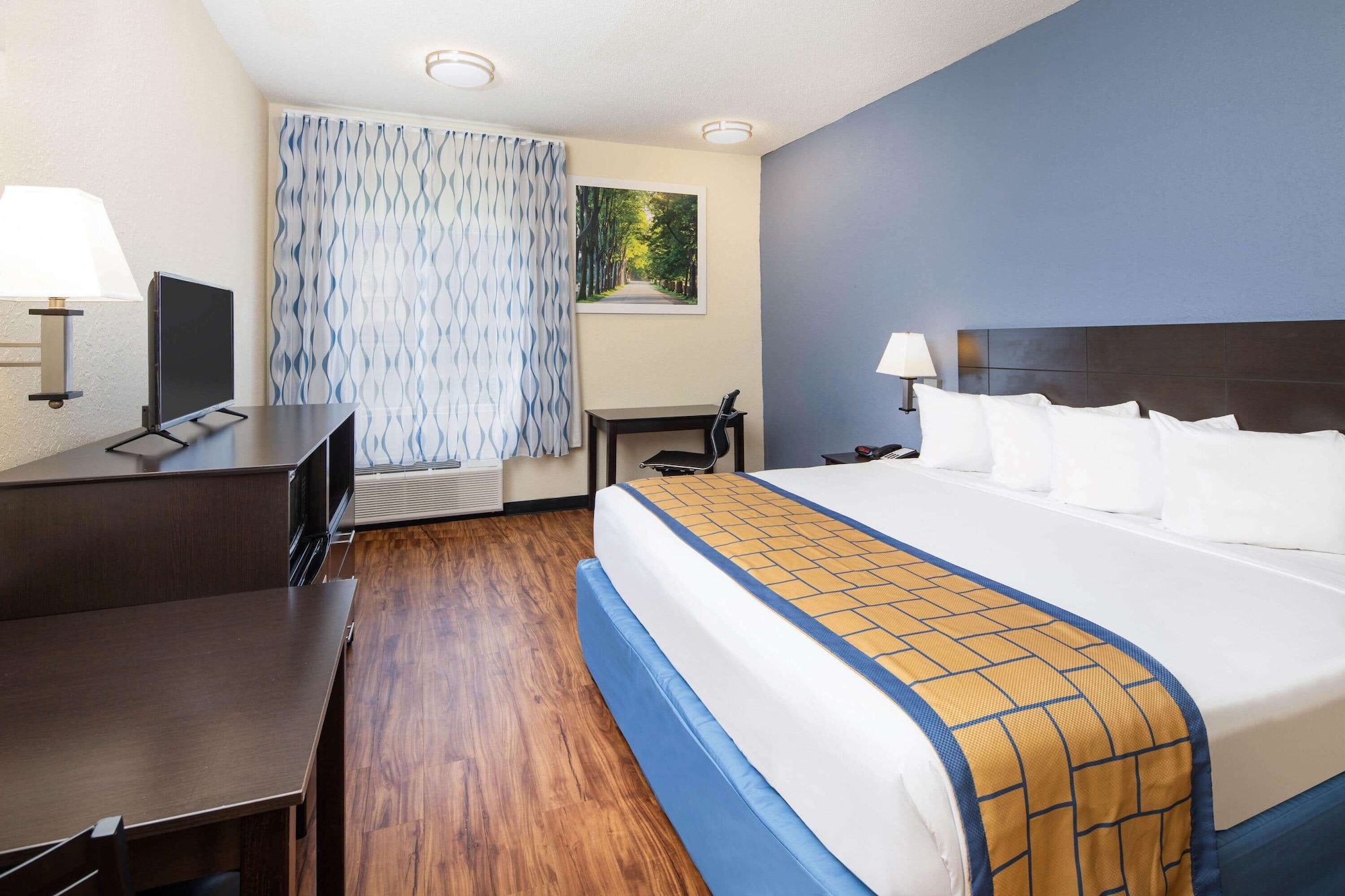 ROOM, KING BED