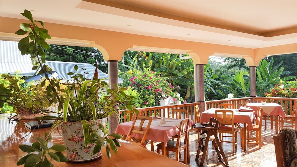 Bernique Guest House 17/22