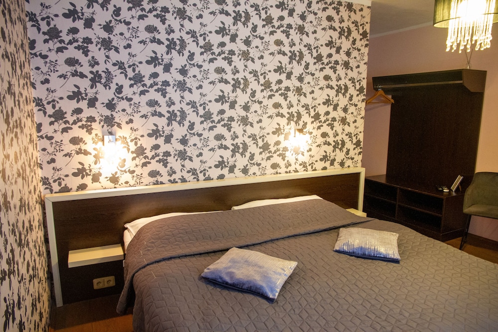 HOTEL PEREGRIN 57/72