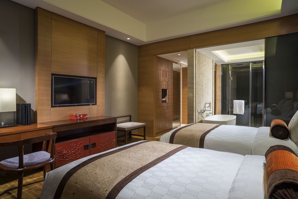 HUALUXE YANGJIANG CITY CENTER 16/79