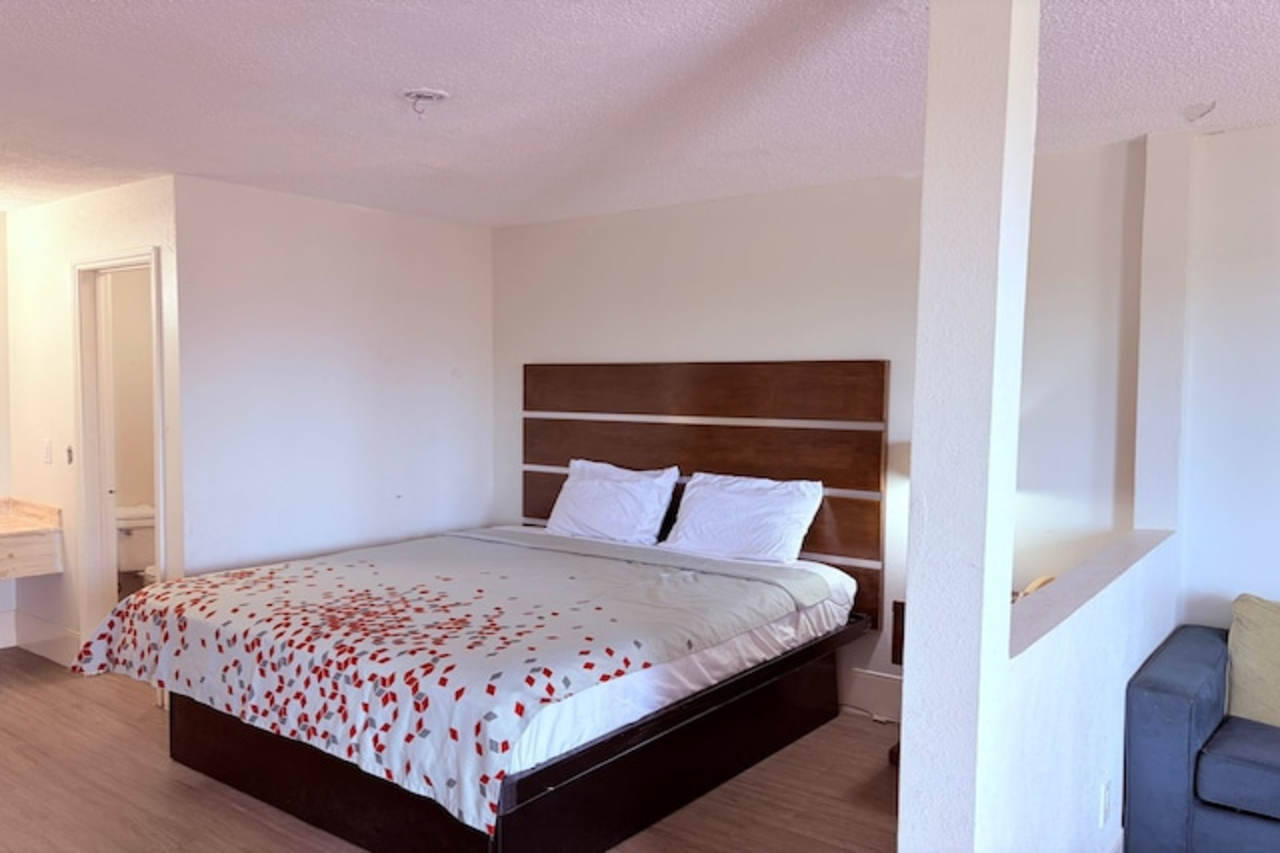 Best Classic Inn & Suites Houston I 45 near IAH 12/16