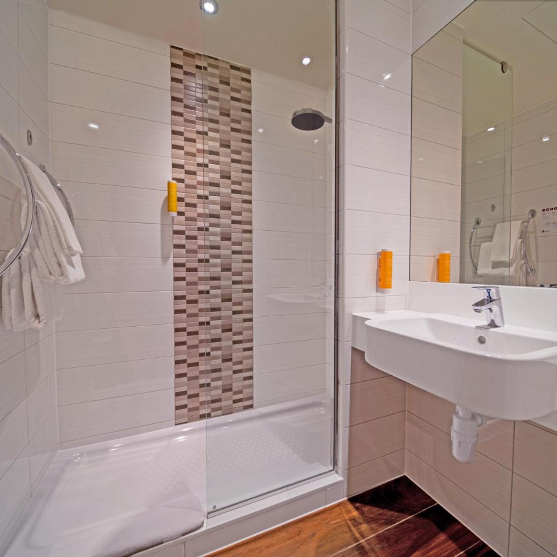 غرفة متصلة عائلية، Premier Inn Dubai Al Jaddaf 6/6