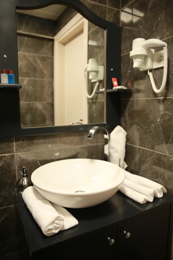 Pelican House Hotel 25/26