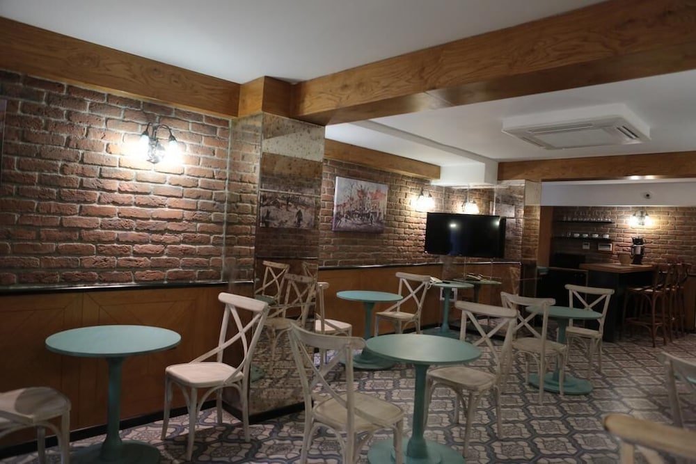 Oriella Hotel 37/40