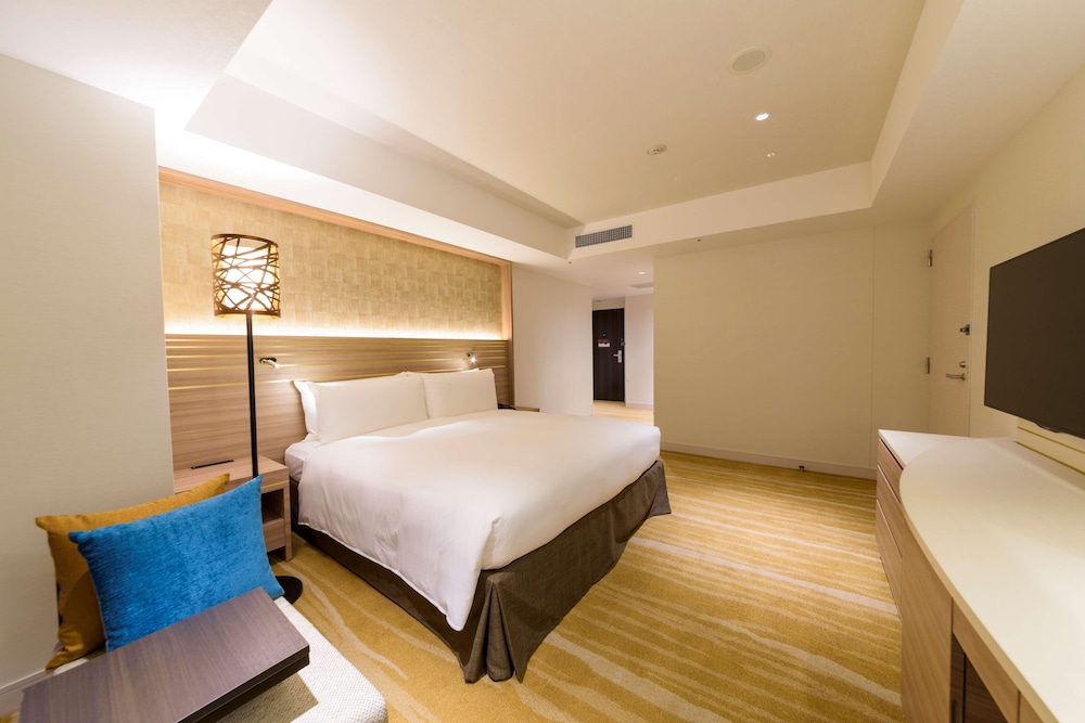 DoubleTree by Hilton Okinawa Chatan Resort 10/73