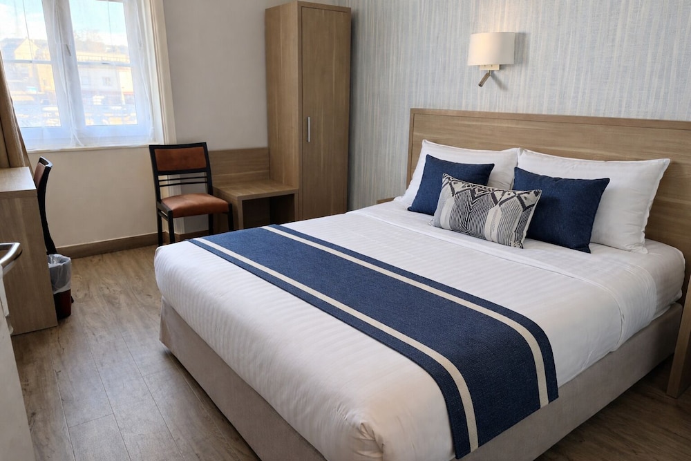 AU GRAND HOTEL 8/52