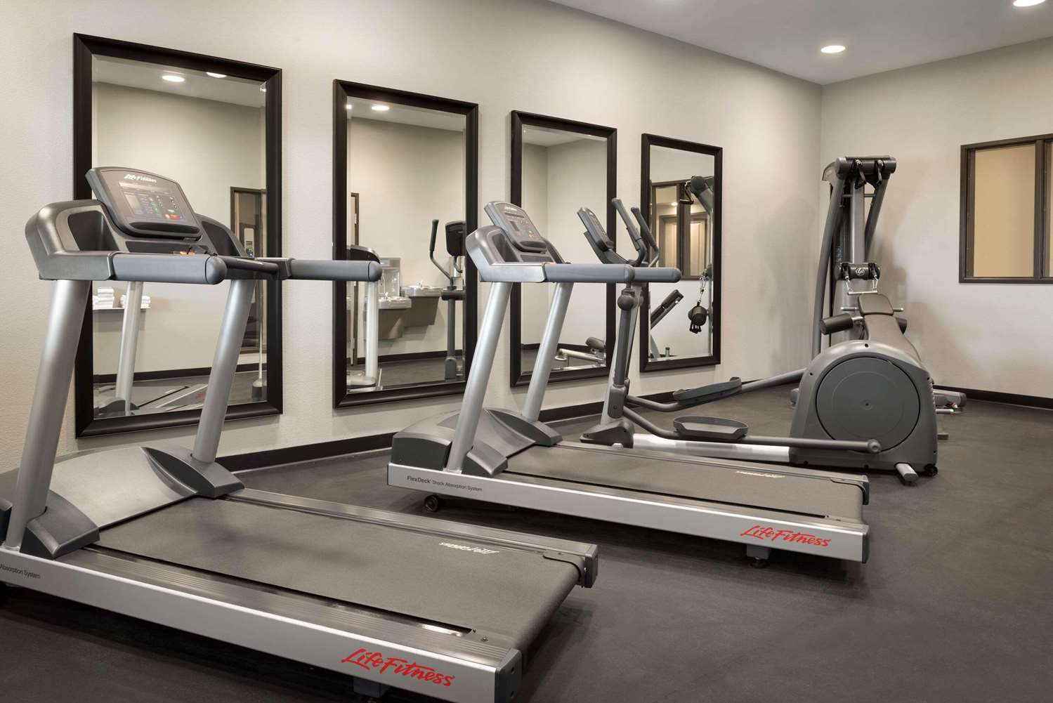 Country Inn & Suites by Radisson, Indianola, IA 11/29