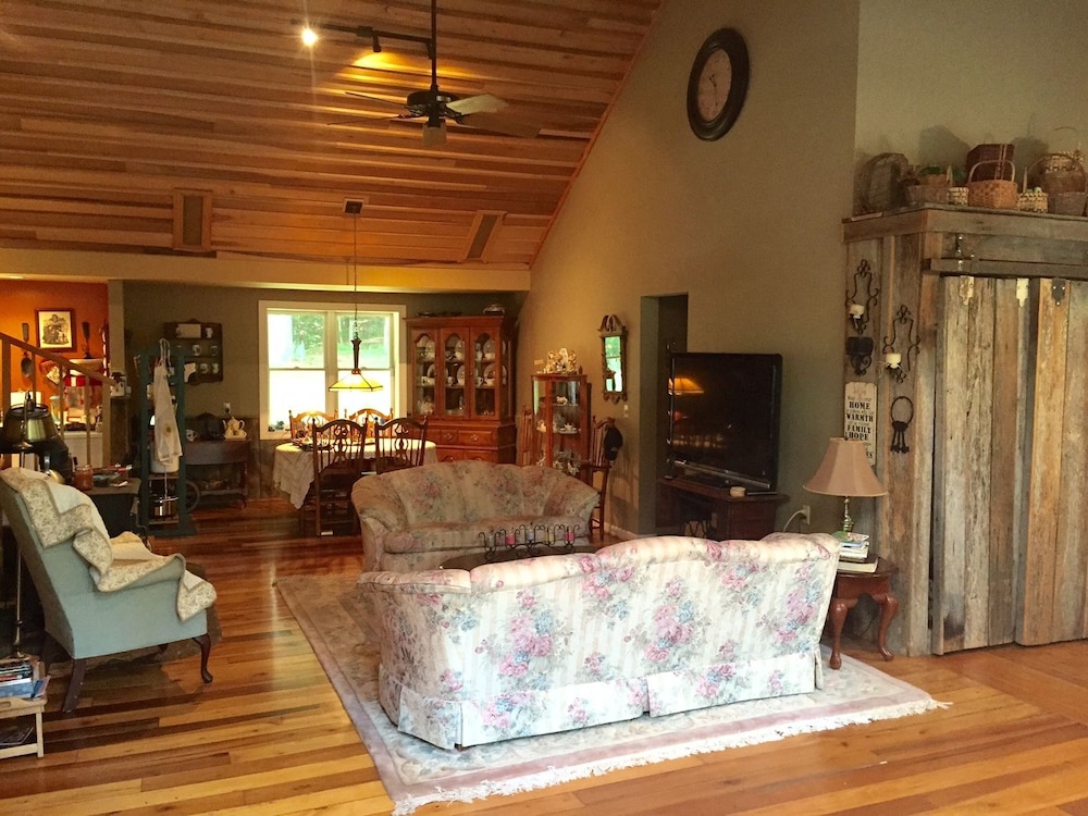 Good Place Farms Bed and Breakfast 45/71