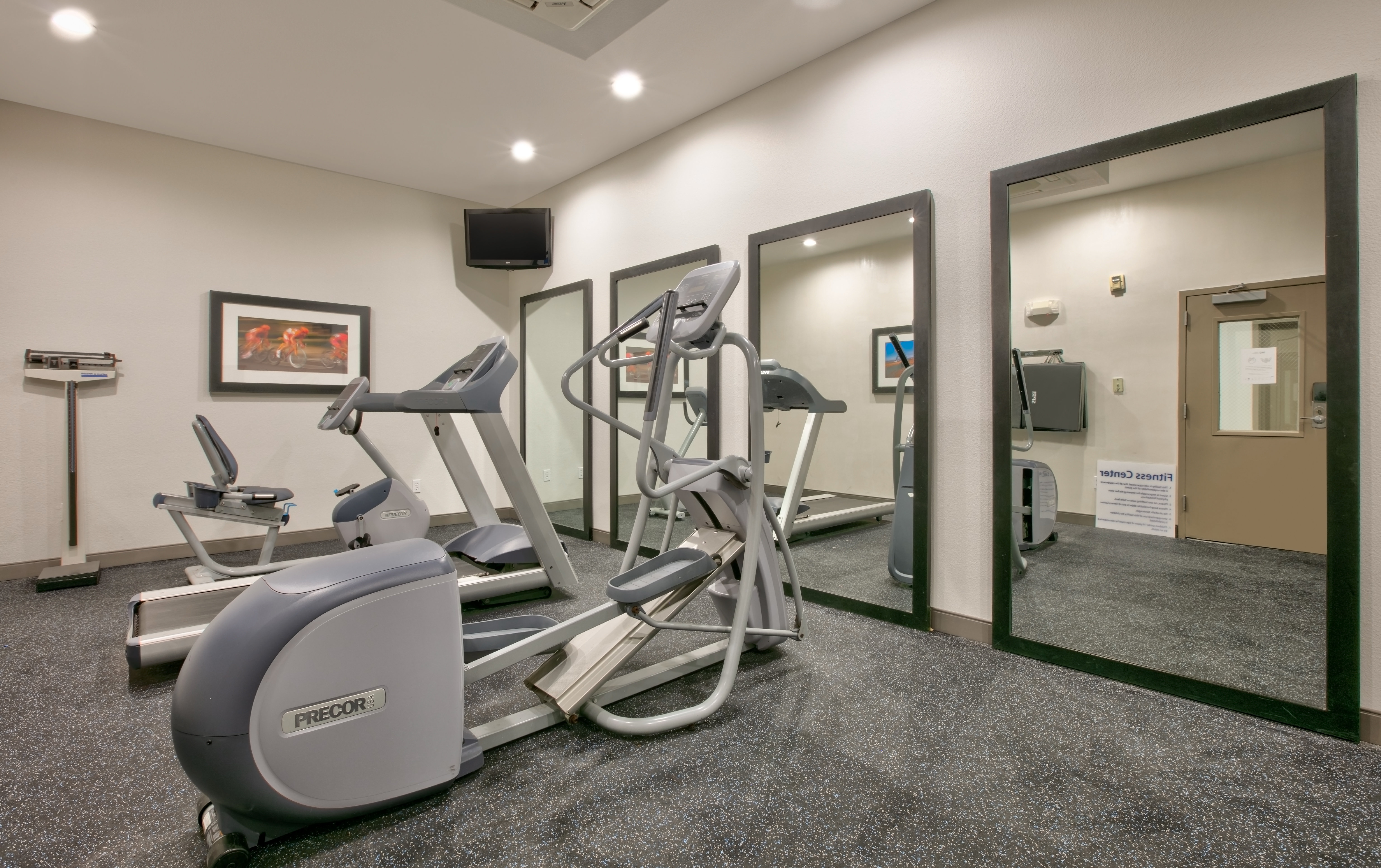 Holiday Inn Express Amp Suites North Dallas At Preston 36/48