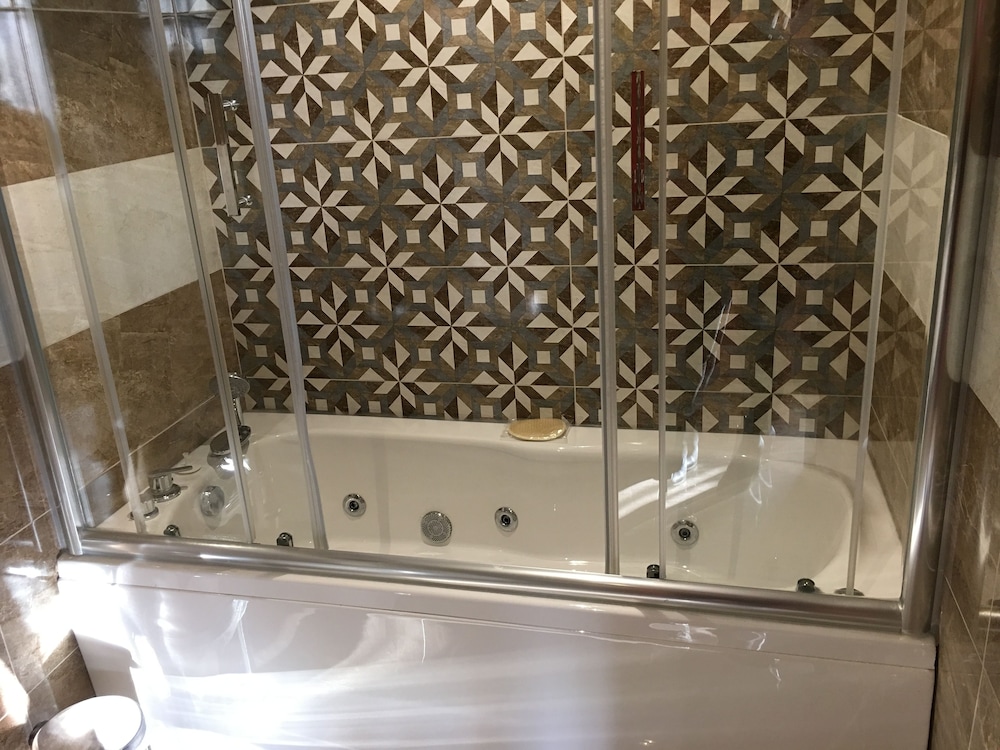 Grand Vaves Hotel 14/58
