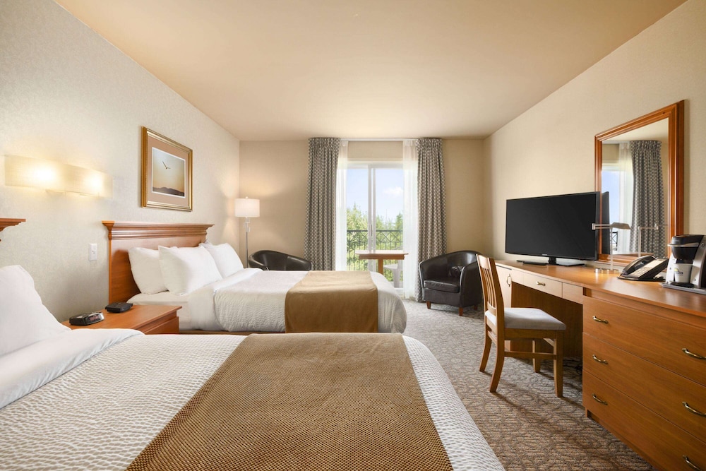Room, 2 Queen Beds, Days Inn by Wyndham Riviere-Du-Loup 4/9