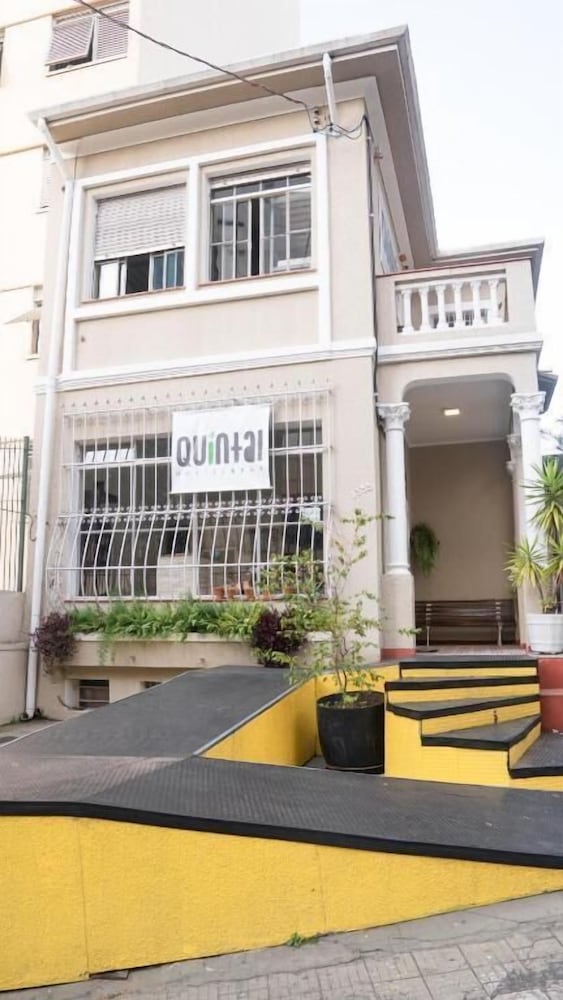 Quintal Hostel 3/40