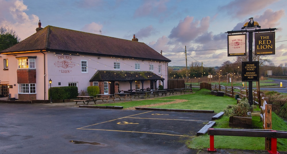 The Red Lion 52/56