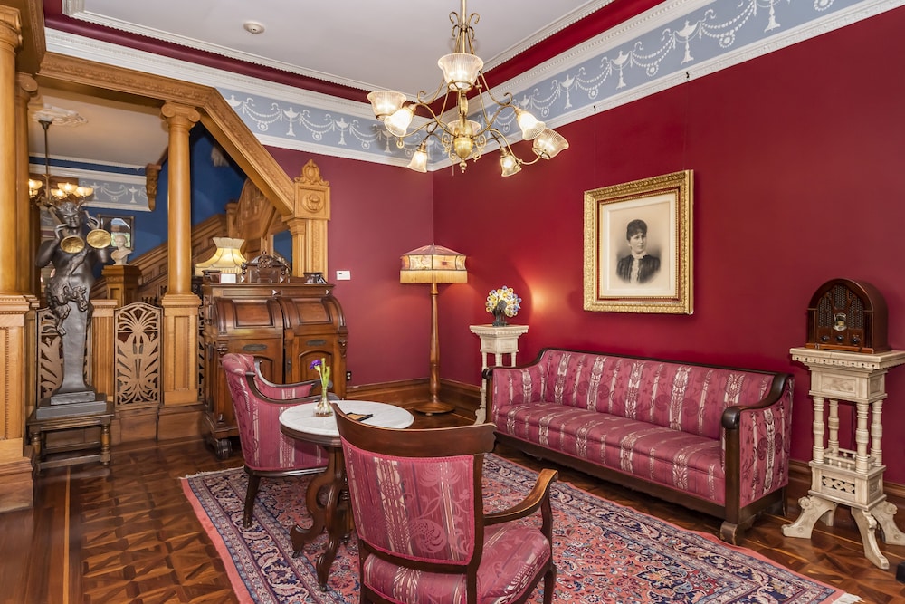 Chateau Tivoli Bed and Breakfast 37/50