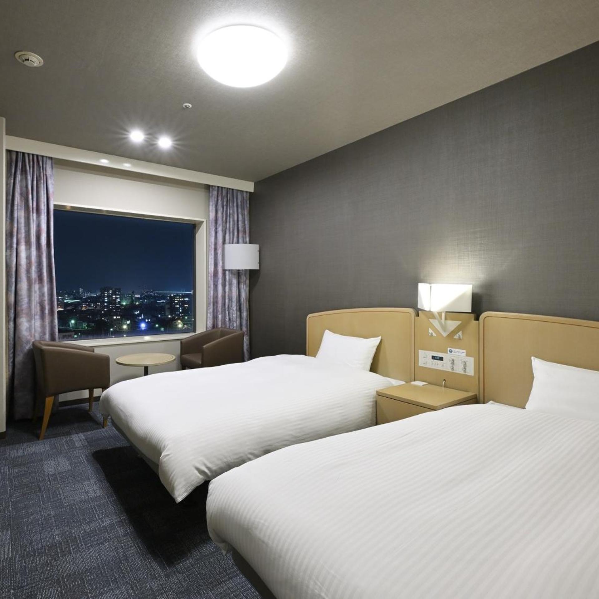 Room, Twin Beds, Riverside