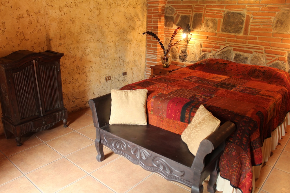 Naif Boutique Hotel & Gallery 42/68