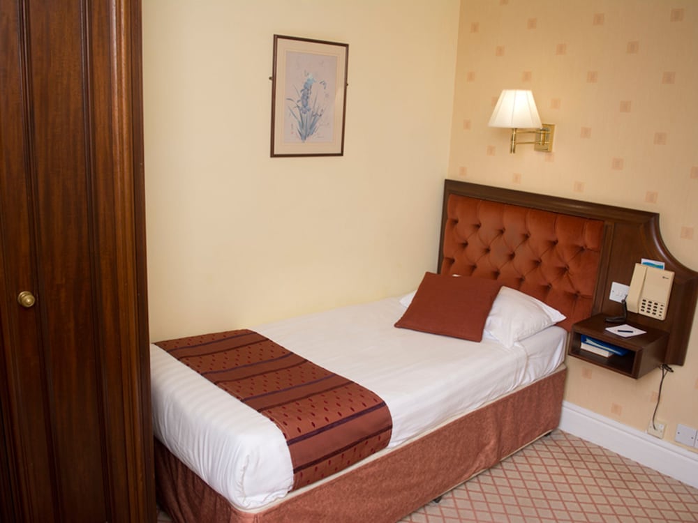 ROOM, SINGLE