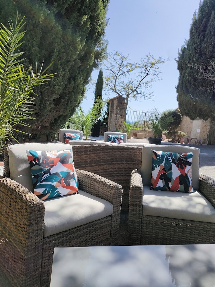 AUBERGE COTE JARDIN 36/56