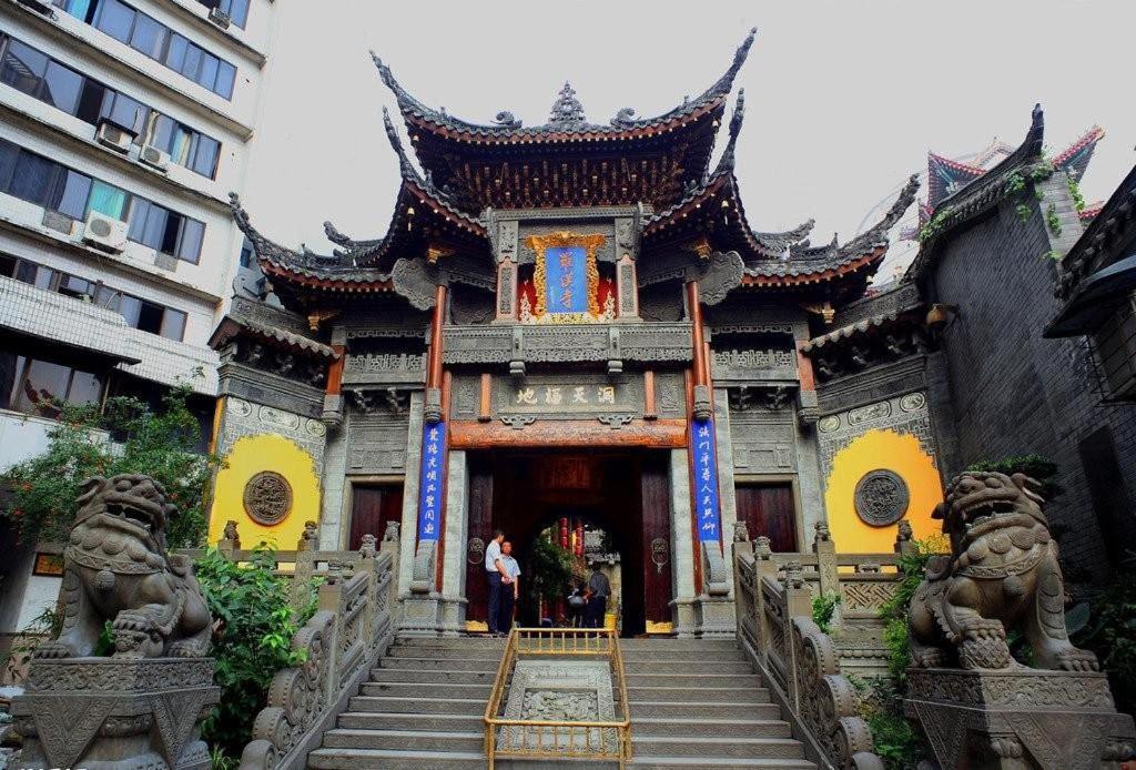 7 Days Premium (Chongqing Jiefangbei Pedestrian Street) 7/39