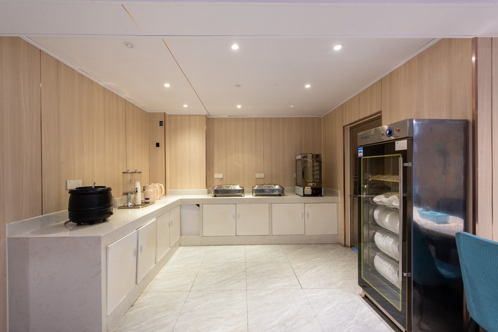 Pazhou XANA Deluxe International Hotel (Changgang Subway Metro Station Branch) 5/50