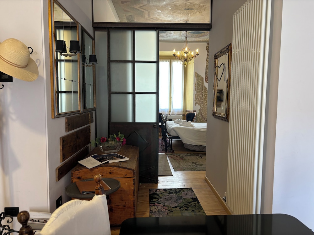 Apartment, House, Queen Bed, 2 Sofa, Kitchenette، Verona Journeys 10/10