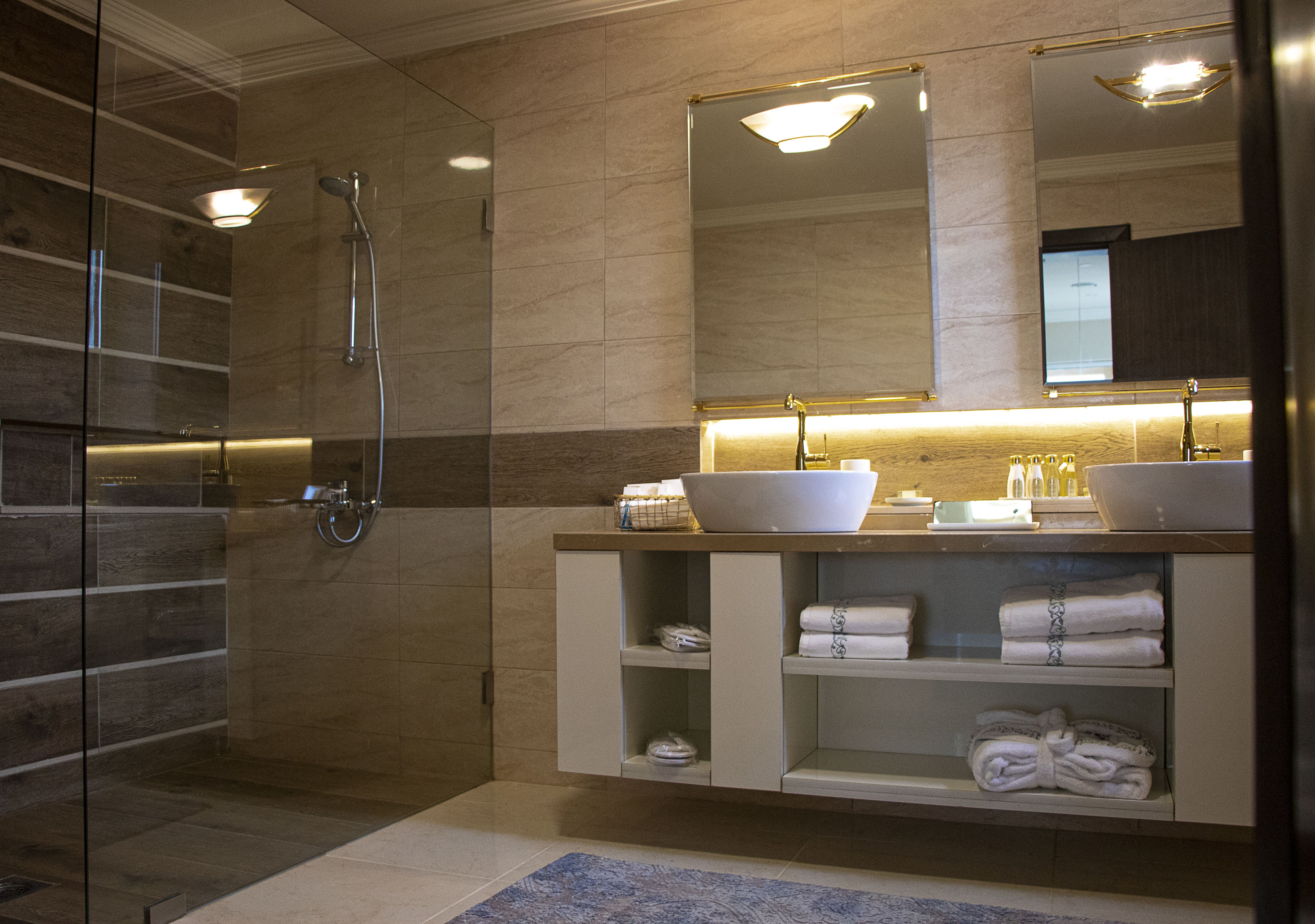 Home Suites Hotel 80/80