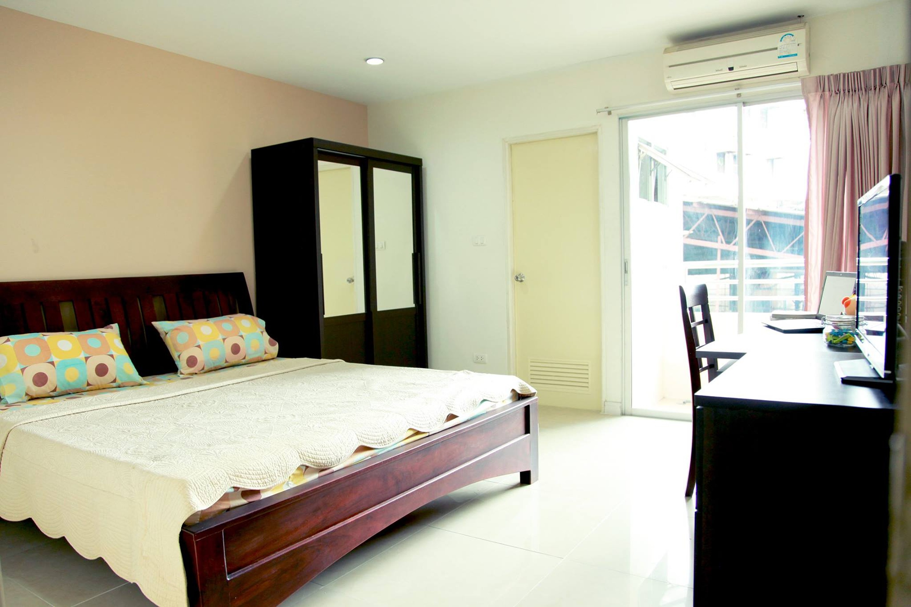 Deluxe, King Bed