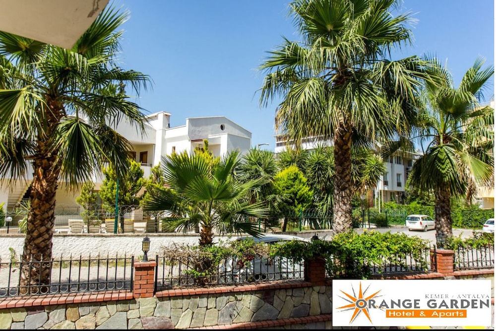 Orange Garden Hotel 39/45