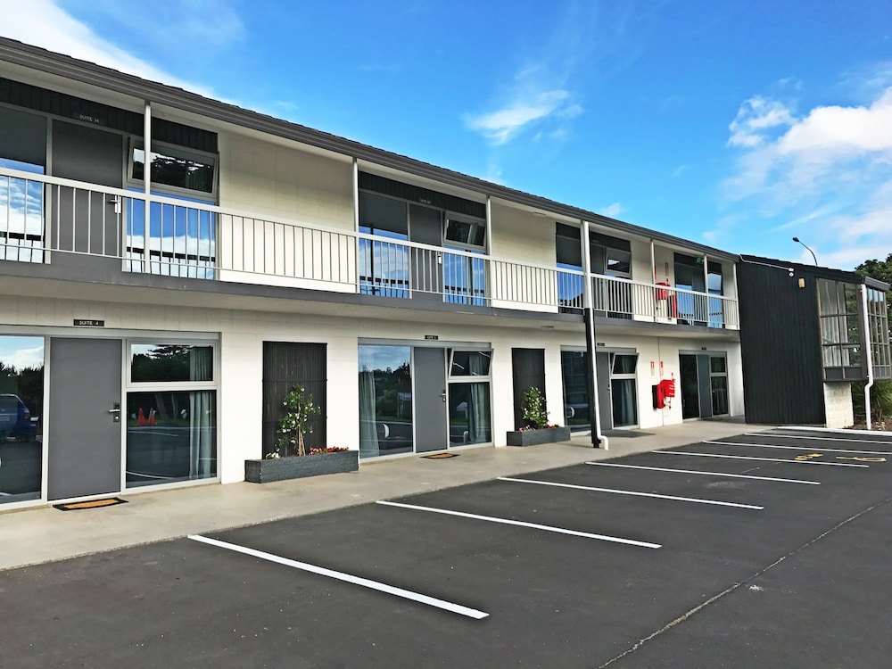 Ellerslie Palms Motel 61/68