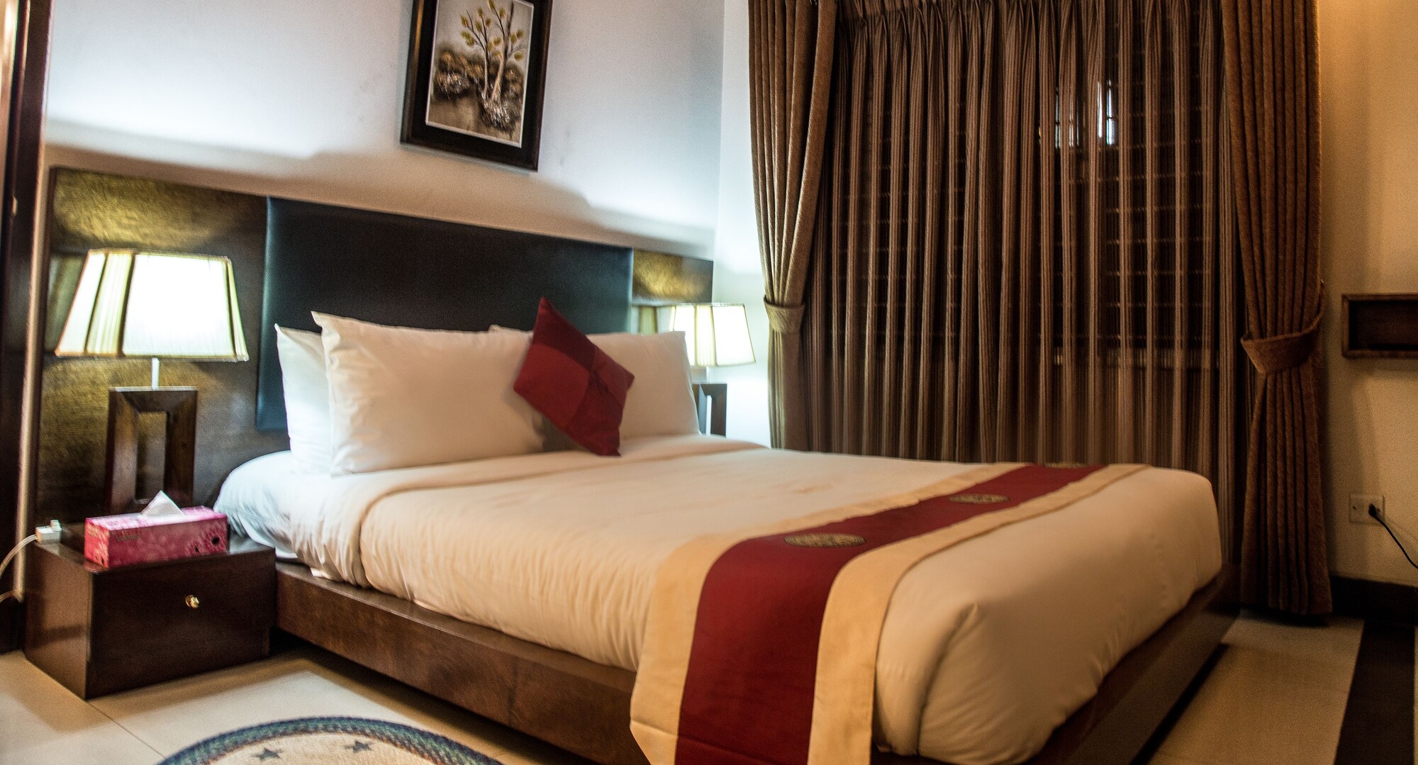 Emperor, Suite, 1 Queen and 1 Single Bed