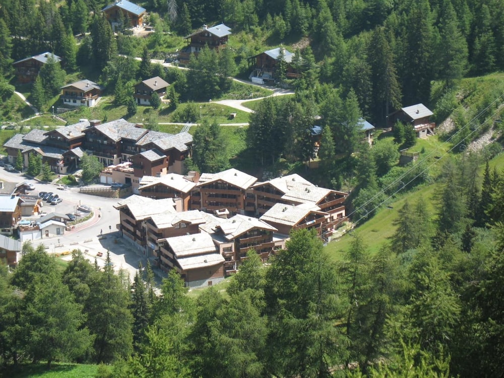 RESIDENCE LAGRANGE VACANCES LES CHALETS EDELWEISS(FORMERLY RESIDENCE LES CHALETS EDELWEISS) 32/35