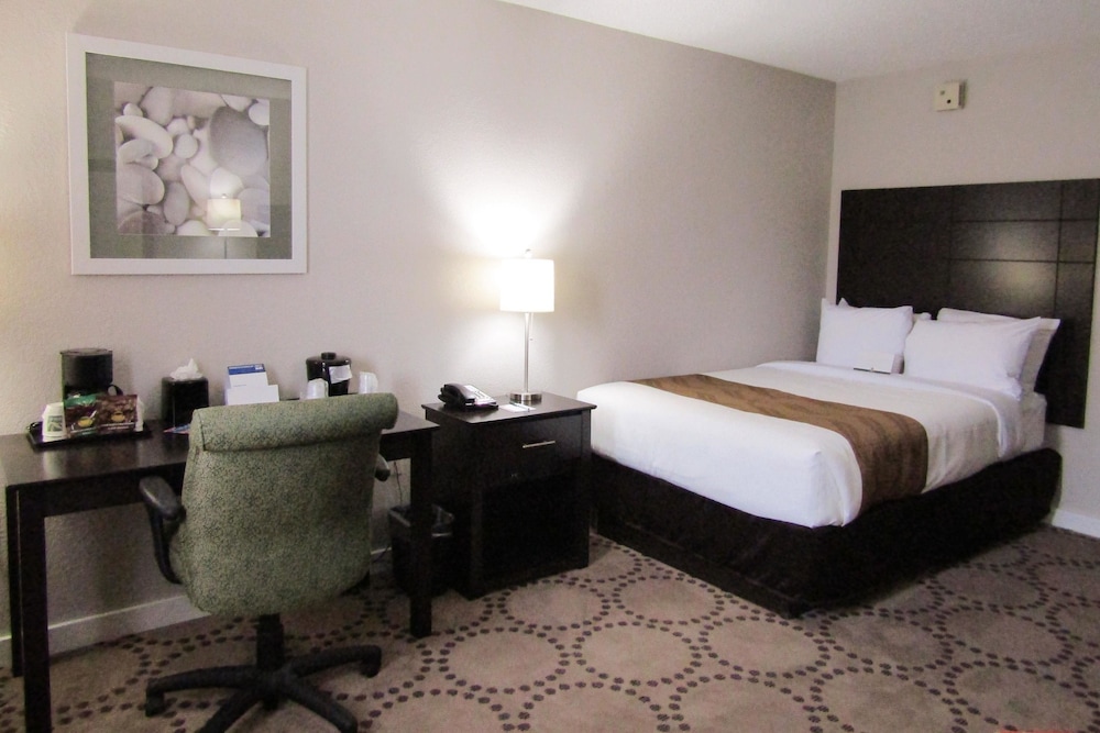 Quality Inn & Suites Kissimmee near Main Gate 23/41