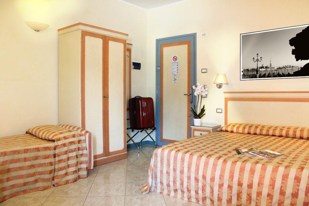 Regit Hotel 8/34