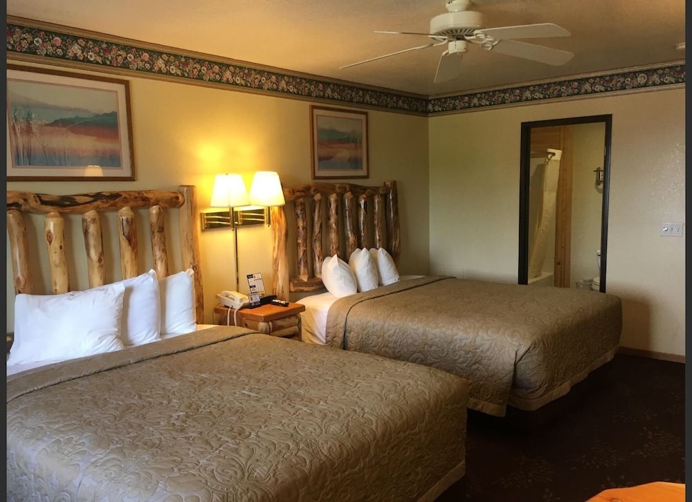 Super 8 By Wyndham Bridgeview Of Mackinaw City 9/27
