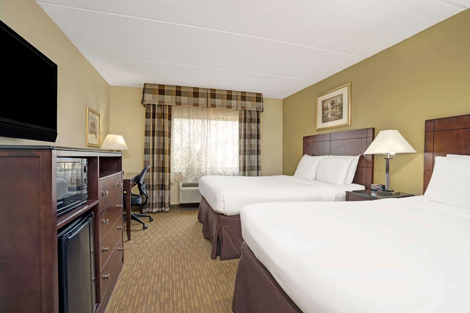 Super 8 By Wyndham Monticello 10/22
