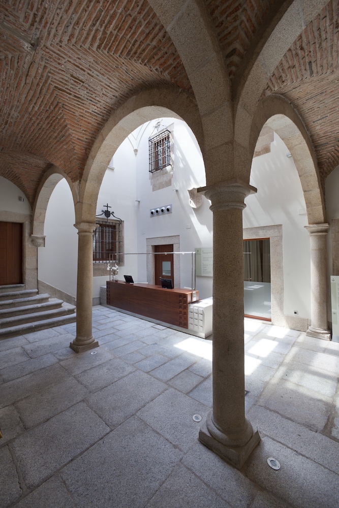 Parador De Caceres 38/63